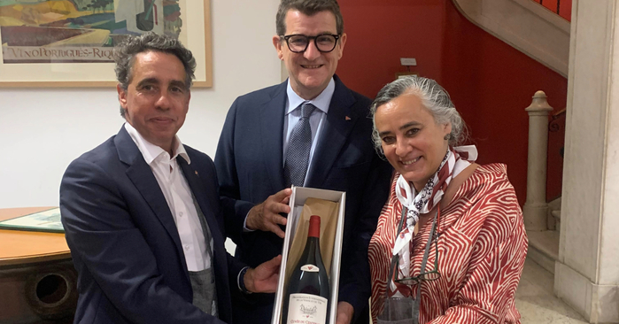 John Barker, Diretor-Geral da OIV, associa-se às comemorações dos 40 anos do IVV e do 1.º Dia Nacional da Vinha e do Vinho